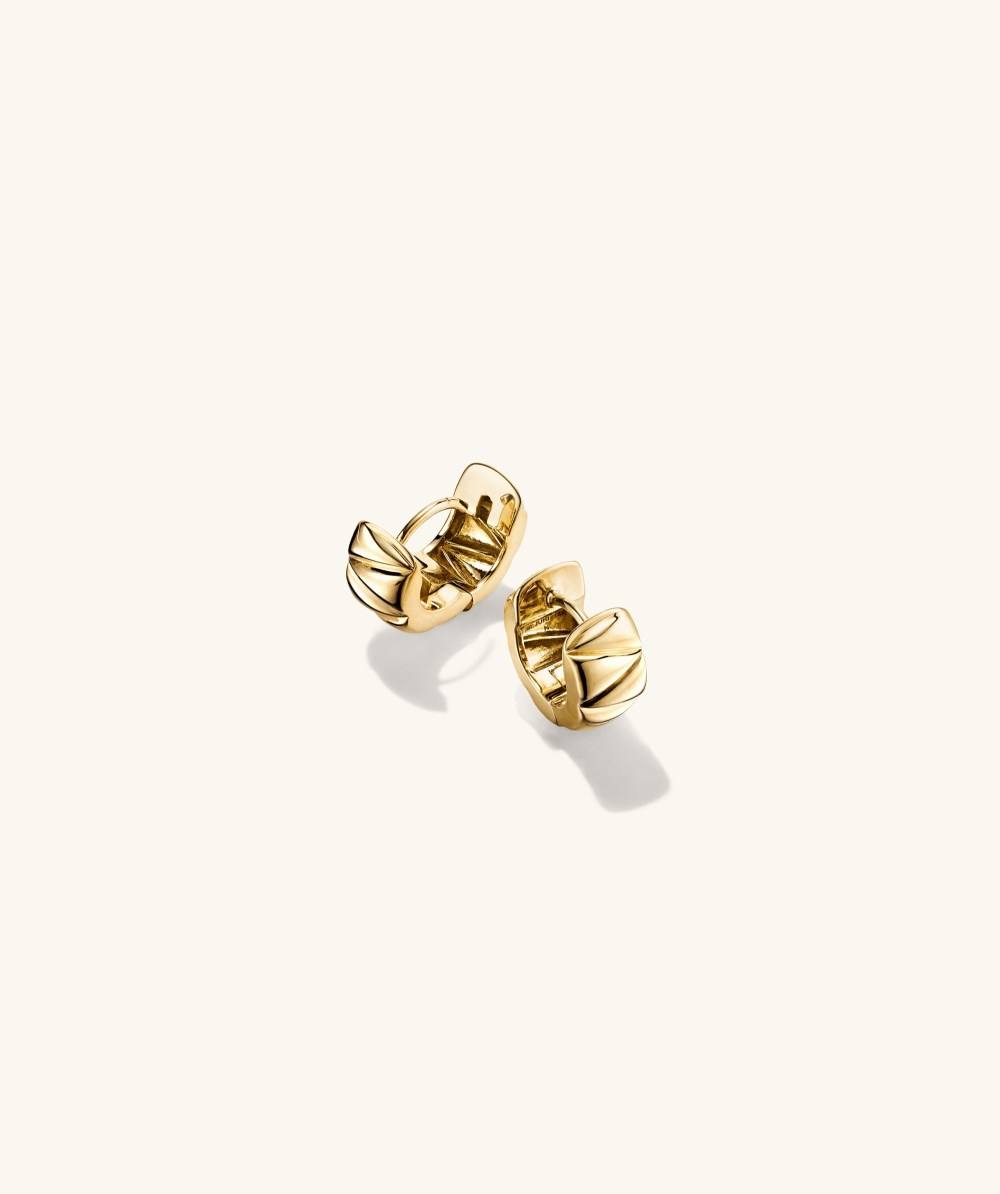 Mejuri Patra Huggie Hoops - 14k Yellow Gold