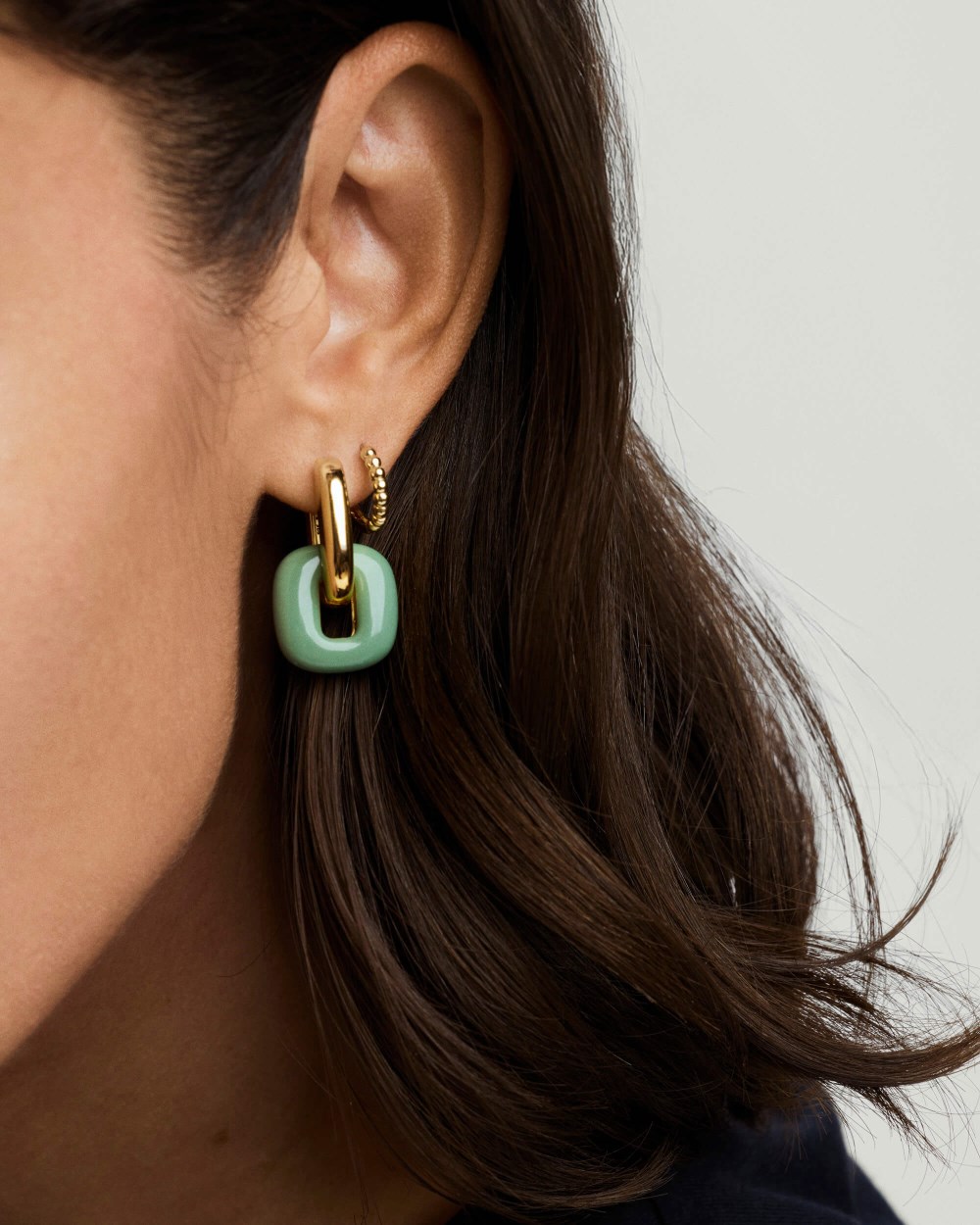 Mejuri Stevie Hoops - Gold Vermeil, Pistachio Enamel