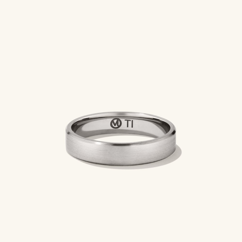 Mejuri 4mm Smooth Band - Titanium