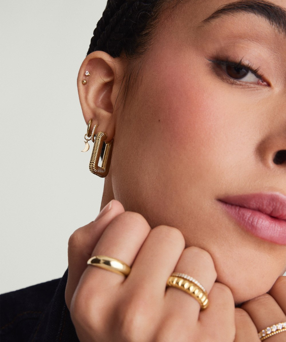 Mejuri Ribbed Oversized Hoops - Gold Vermeil