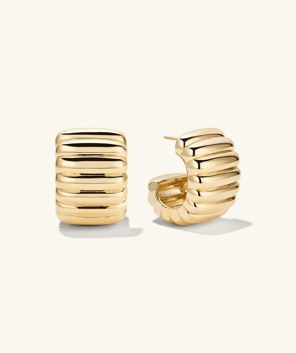 Mejuri Wide Charlotte Hoops - Gold Vermeil