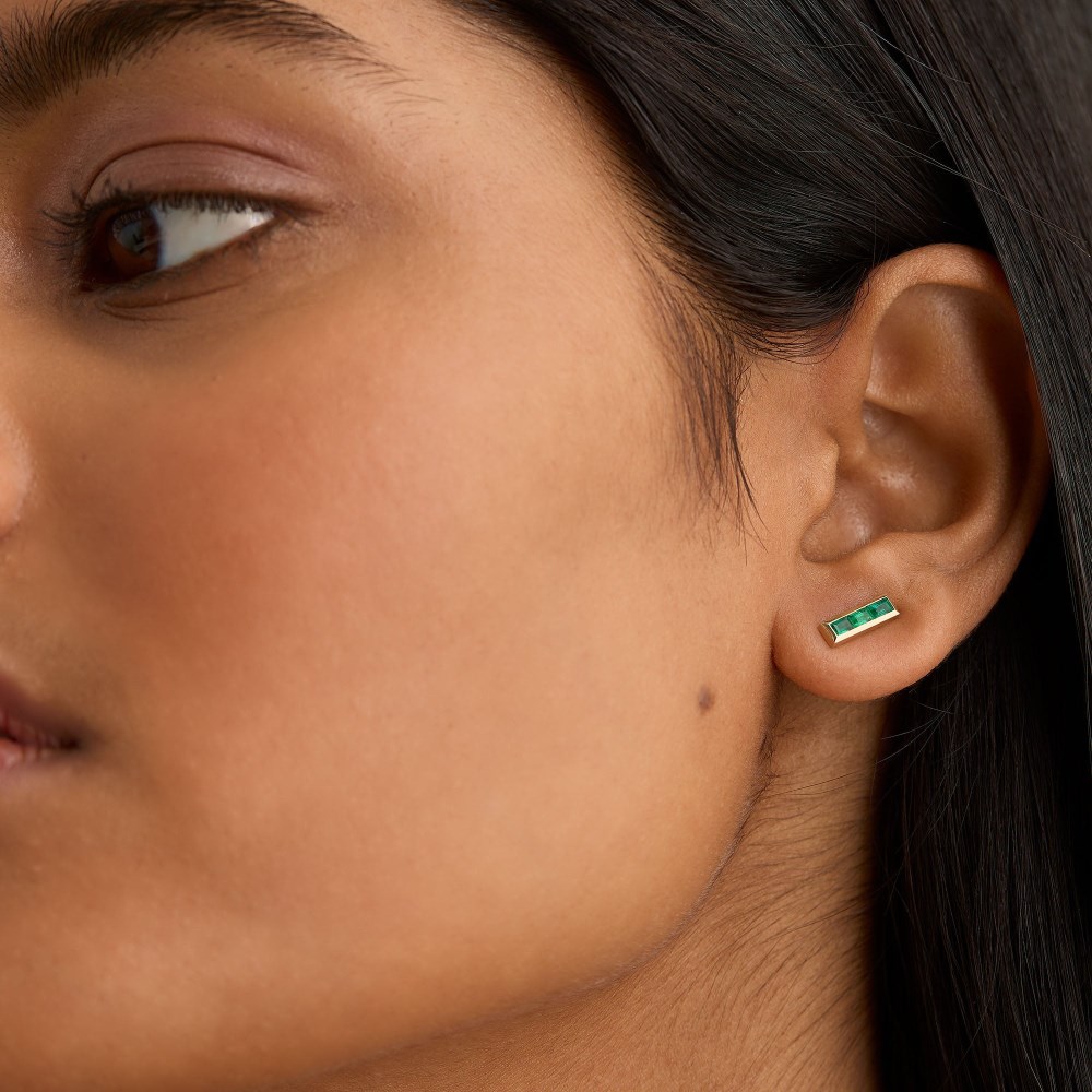 Mejuri Baguette Emerald Stud Earrings - 14k Yellow Gold
